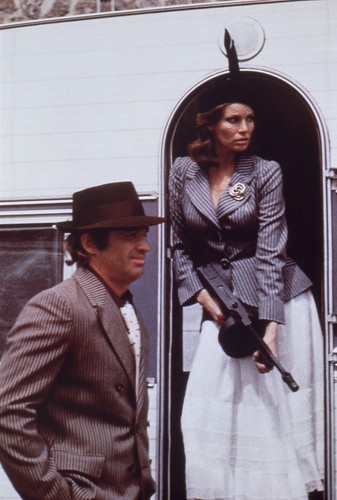 Raquel Welch i Jean-Paul Belmondo w filmie 'Dubler'