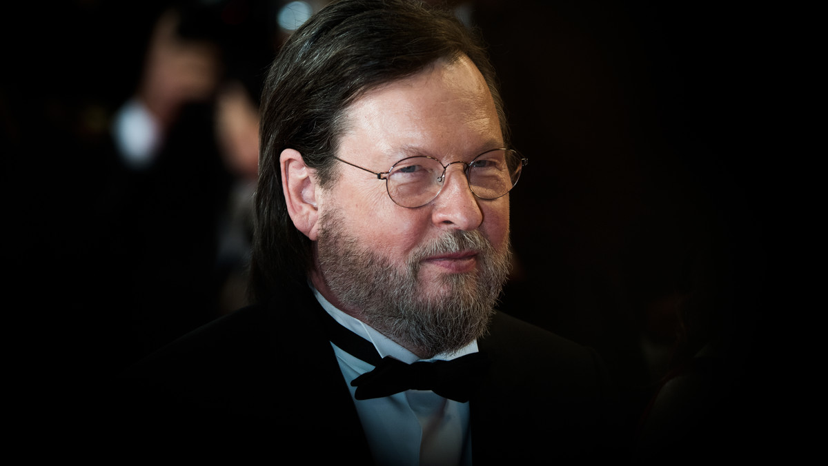 Lars von Trier przerwał milczenie odnośnie recepcji swojego filmu w Cannes. Opowiadający o seryjnym zabójcy "The House That Jack Built" wywołał oburzenie przesadną przemocą, które przełożyło się na masowy exodus z sali projekcyjnej oraz chłodne recenzje. Von Trier jest ucieszony takimi reakcjami. Duński skandalista dodaje także, że co nieco zna się na psychopatach, a jeśli miałby kiedyś kogoś zabić, to byłby to dziennikarz.