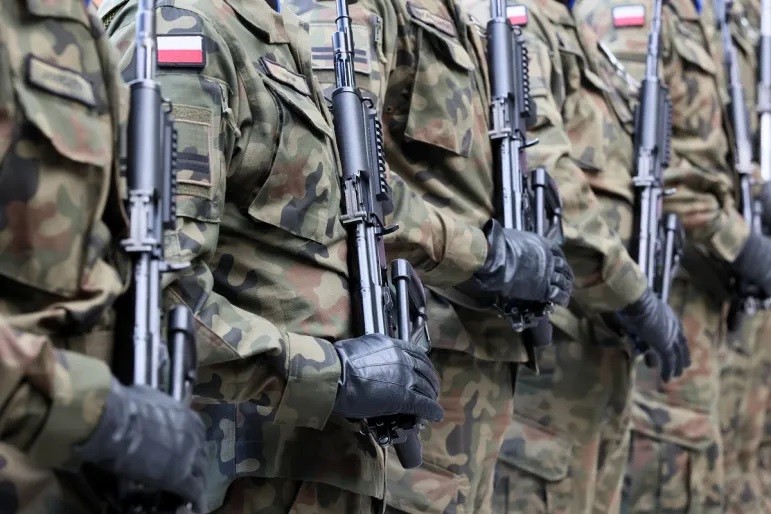 W Wojsku Polskim służy już ponad 200 tys. osób.