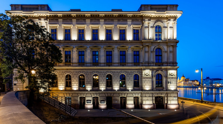 Kiköltözik Budapest legdrágább ingatlanjából a orosz dominanciájú  bank /Fotó: IBB