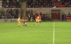 Polski piłkarz bohaterem... ósmej ligi angielskiej. Strzelił głową gola zza połowy boiska [WIDEO]