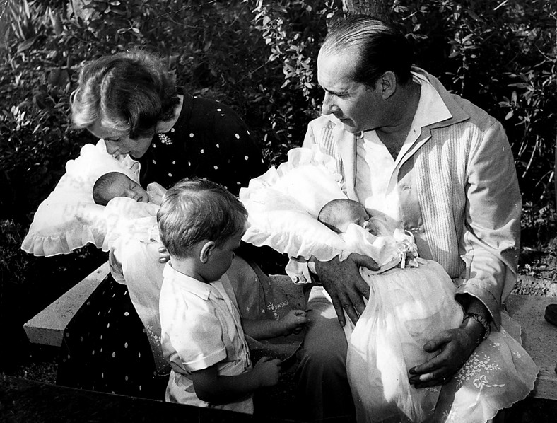 Ingrid Bergman i Roberto Rossellini z dwiema córkami Isabellą i Isottą oraz synem Roberto
