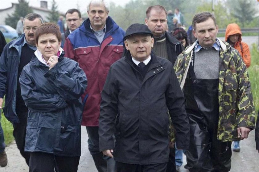 Kaczyński u powodzian. FOTY