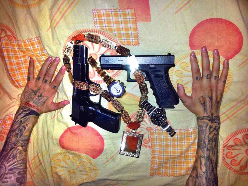 Obeležje: Pištolji, sat i kajla Luke Toškovića