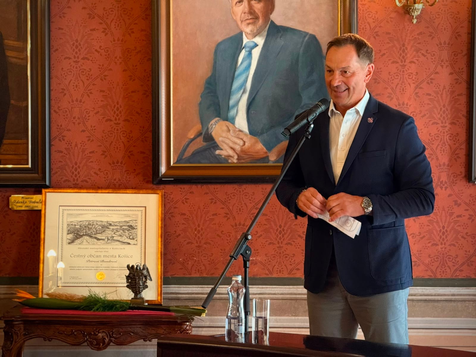 Titul Čestný občan mesta Košice si prevzal hokejista Peter Bondra. 