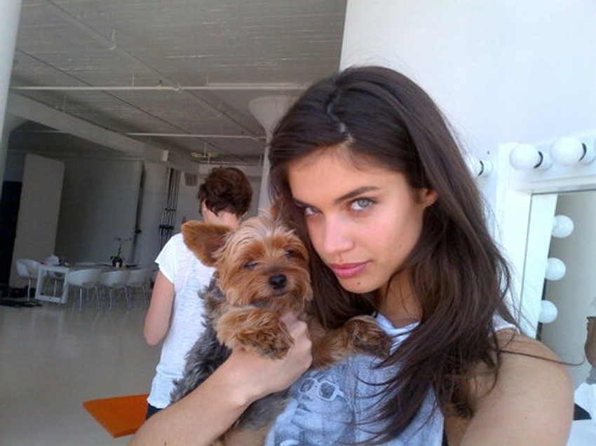 Za sebe tvrdi da je skromna i obična devojka