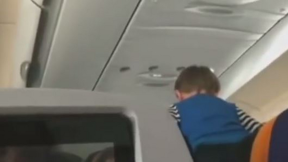 Nagranie 3-letniego chłopca, który na pokładzie samolotu Lufthansy nieustannie krzyczał i piszczał, obeszło świat. Podczas trasy z Niemiec do Nowego Jorku małe dziecko nie mogło się uspokoić.