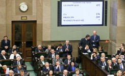 Sejm przyjął ustawę o prokuraturze. 'Zejdź z mównicy!' do wiceministra