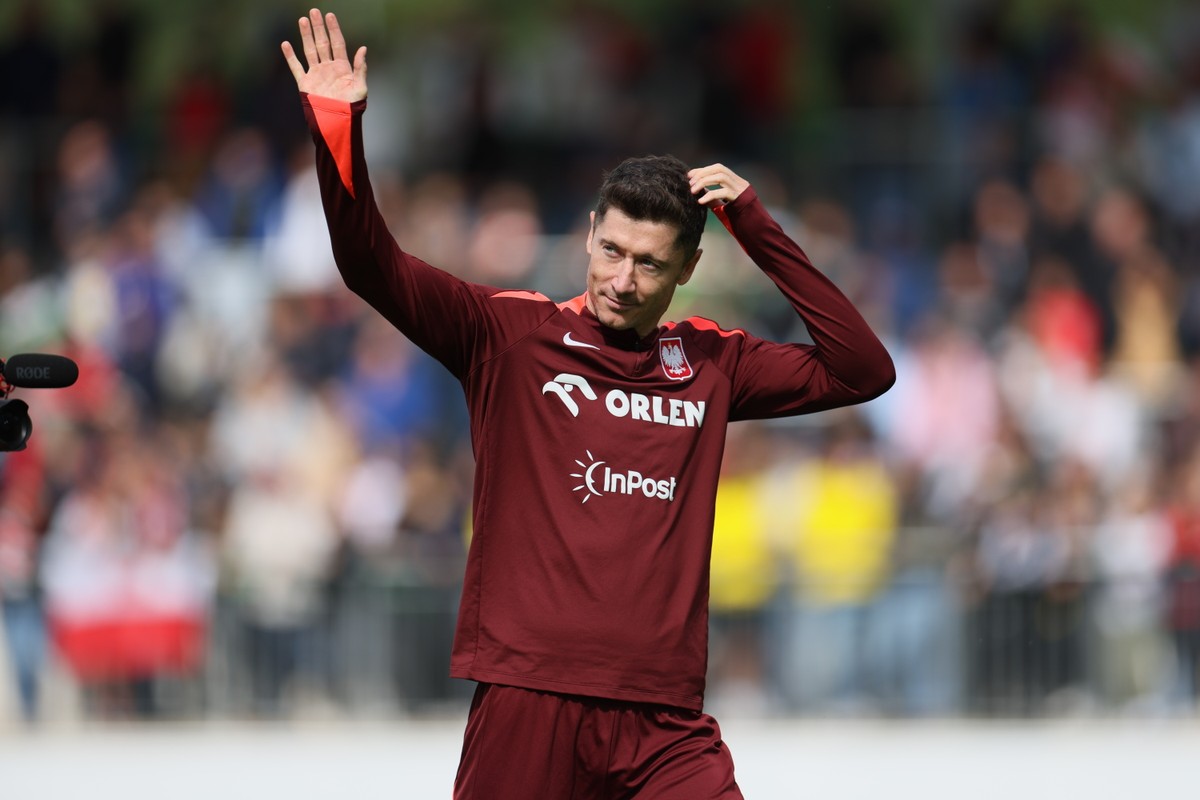 Robert Lewandowski podczas treningu drużyny w Hanowerze. W najbliższą niedzielę (16 bm.) Biało-Czerwoni rozegrają pierwszy mecz mistrzostw Europy w Niemczech. Rywalami Polaków w meczu grupy D w Hamburgu będą Holendrzy