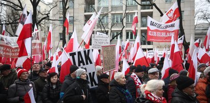 Incydenty na "Proteście Wolnych Polaków". Nagle przerwano przemówienie posła PiS