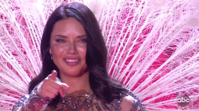 Adrijana Lima na Viktorijas sikret reviji 2018. u Njujorku