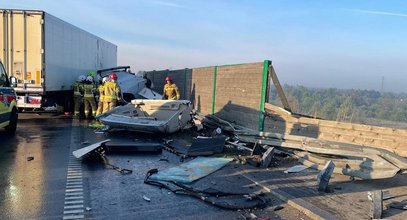 Autostrada zablokowana. Niebezpieczny wyciek po wypadku chłodni