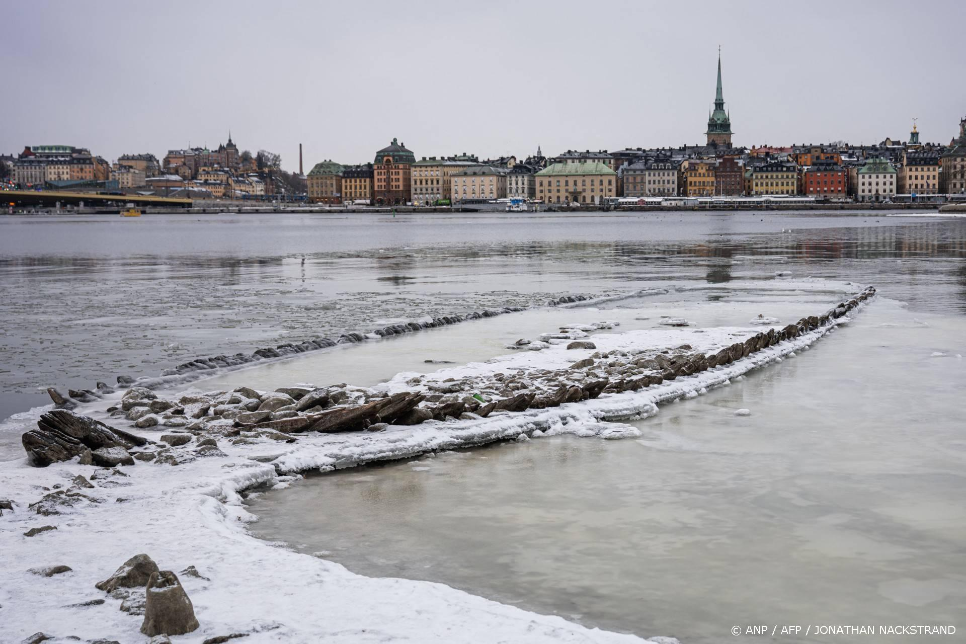 Een 400 jaar oud oorlogsschip duikt op in Stockholm door het lage water