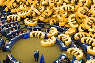 parlament europejski europosłowie biura przekręt afera