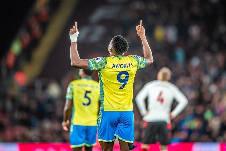 Nottingham Forest's Taiwo Awoniyi aims for the sky