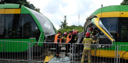 Zderzenie tramwajów w Poznaniu. Jest nagranie! Motorniczy nawet nie hamował...