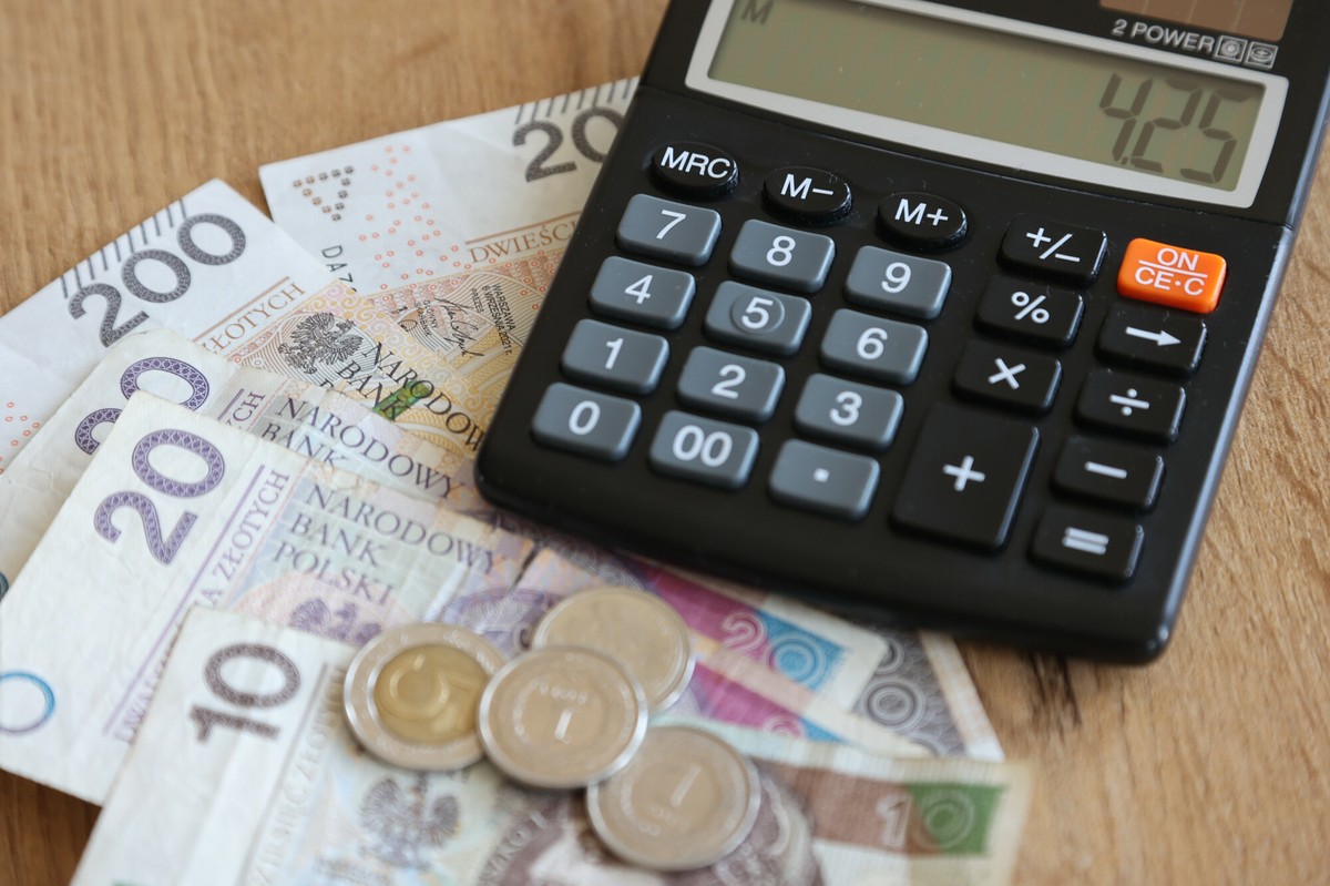 Portfele Polaków pod lupą. Wielu przez cały czas żyje "od pierwszego do pierwszego"