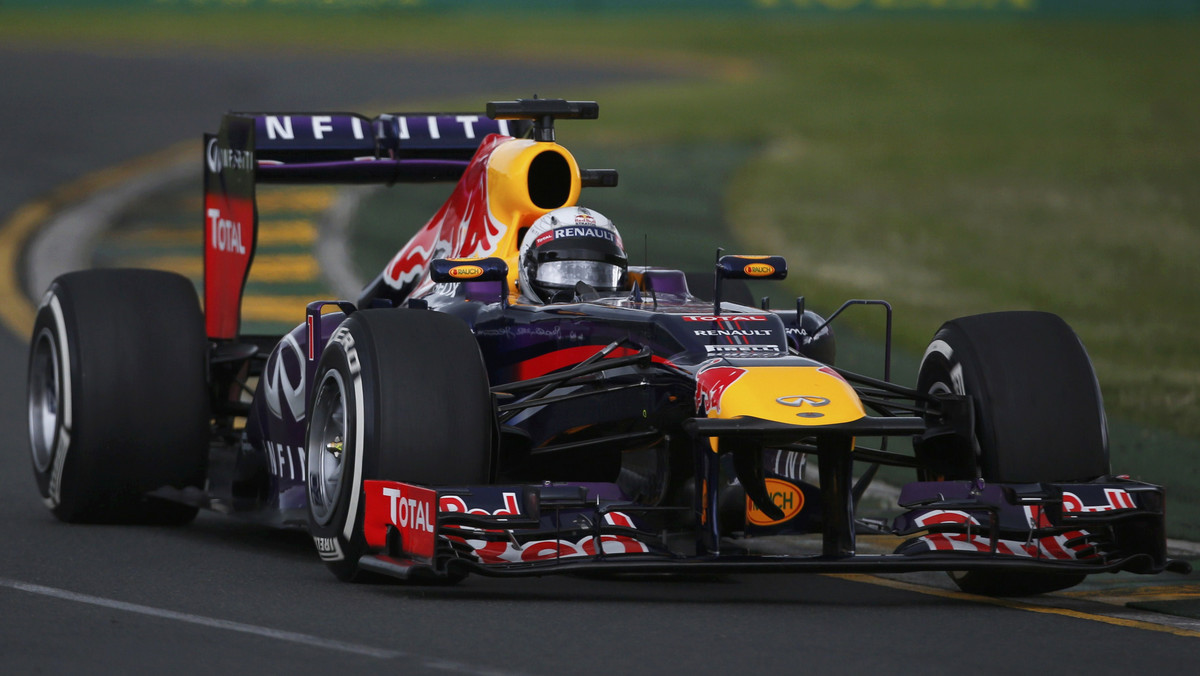 Sebastian Vettel (Red Bull) wygrał kwalifikacje do wyścigu o GP Australii. Mistrz świata był bezkonkurencyjny na torze w Melbourne. Z pierwszej linii ruszy do wyścigu razem ze swoim kolegą z zespołu Markiem Webberem, który zajął drugie miejsce.