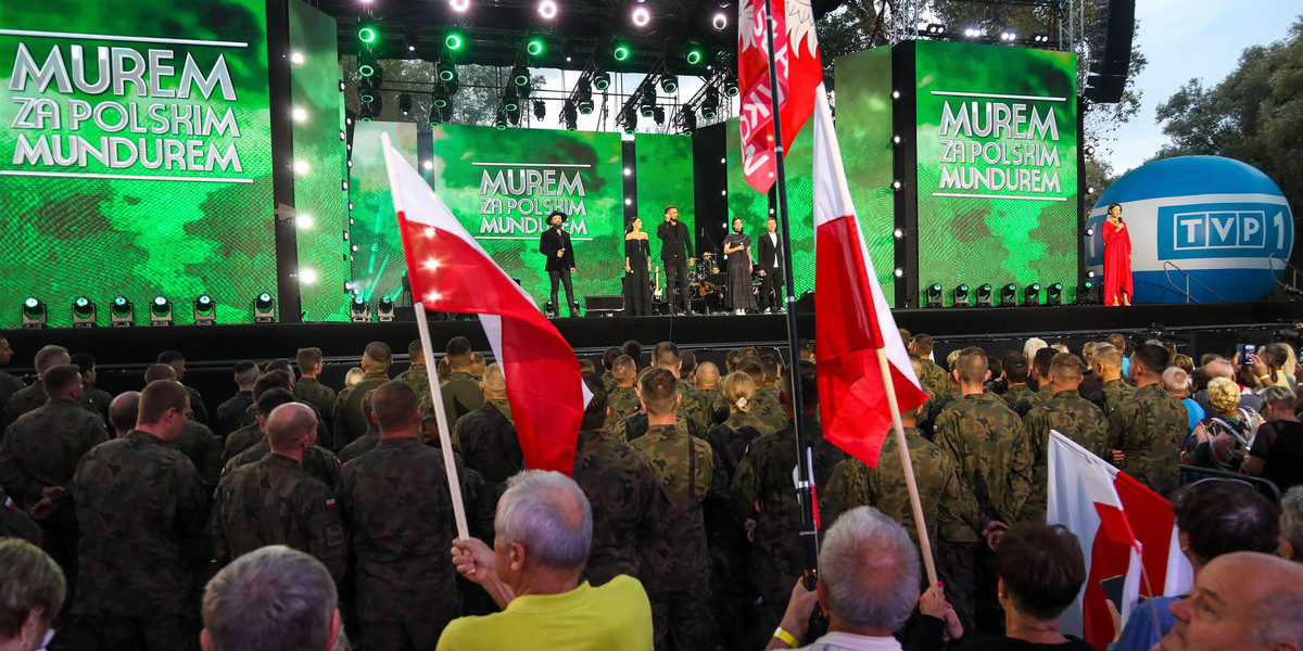 Koncert TVP "Murem za polskim mundurem". 