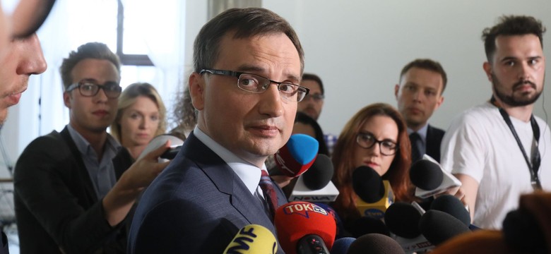 Ziobro wbija szpilę Łapińskiemu: Zalecam panu rzecznikowi, żeby zachował skromność i umiar