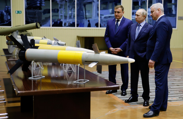 Władimir Putin w fabryce produkującej uzbrojenie