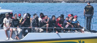 UE nie cofa się w sprawie paktu migracyjnego. Wbrew Polsce