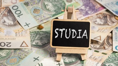 porzucenie studiów nie daje korzyści. osoby rezygnujące z nauki muszą liczyć się z niższym wynagrodzeniem