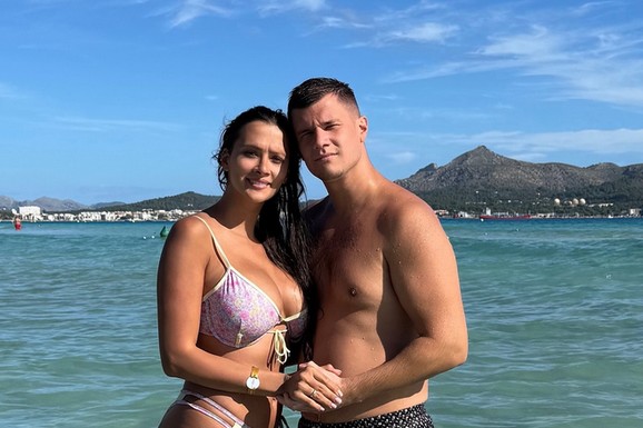 BIVŠA SNAJKA LEPE BRENE TRUDNA DRUGI PUT, A VEĆ PLANIRA TREĆE DETE Priželjkuju devojčicu: "Previše bi bilo dva puta svekrva da budem"