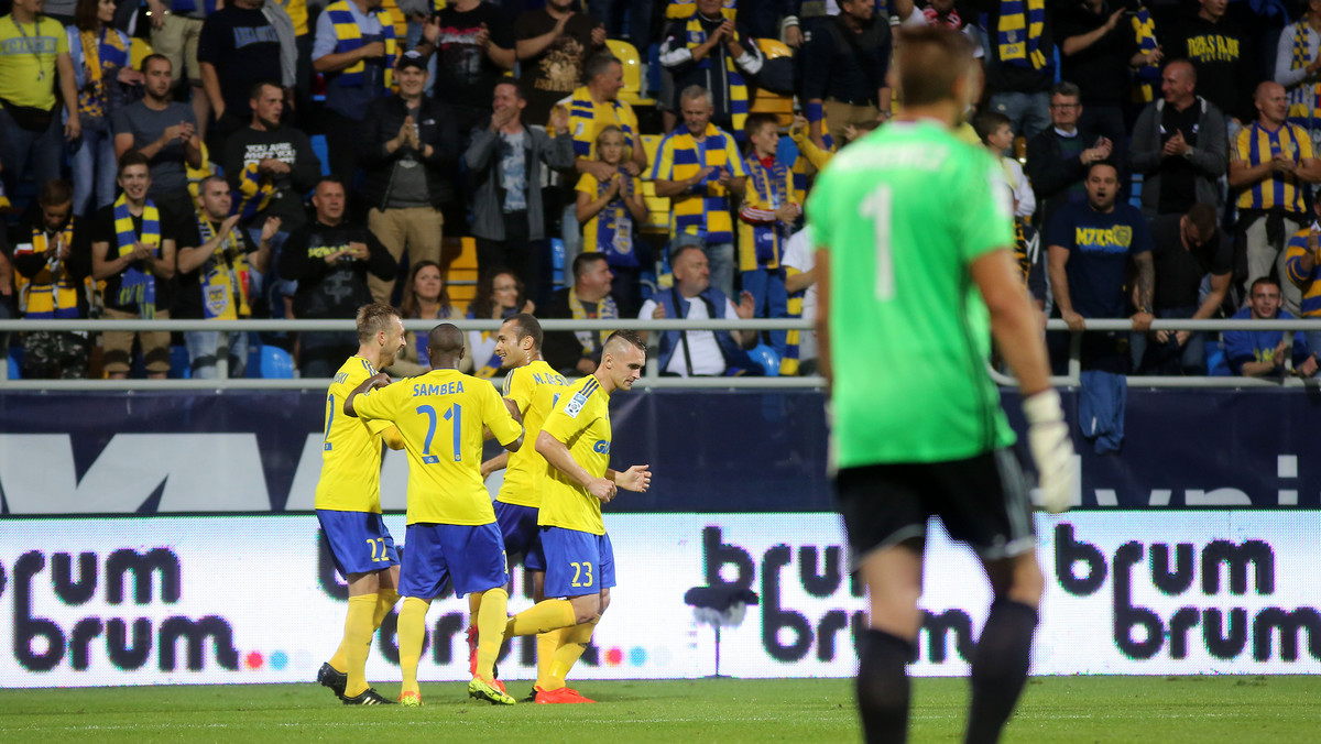 Arka Gdynia pokonała Wisłę Kraków 3:0 (2:0) w meczu 2. kolejki LOTTO Ekstraklasy. Śledzie zaliczyły więc udany powrót do najwyższej klasy rozgrywkowej na własnym stadionie.
