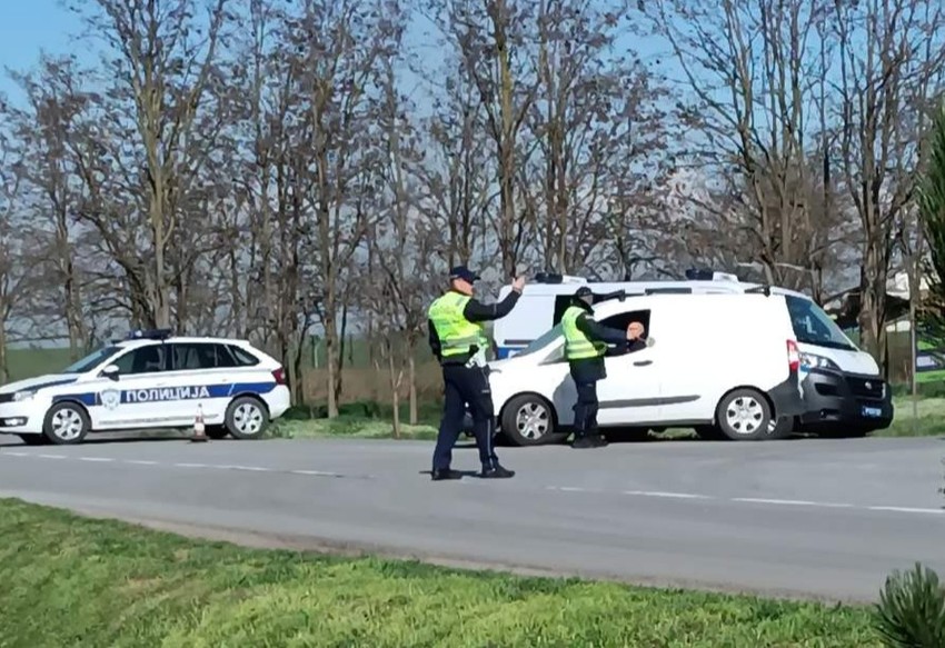 Preusmeravanje vozila zbog lančanog sudara