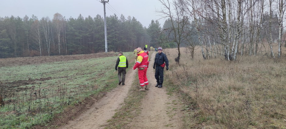 Ponad 100 osób szuka starszego mężczyzny. W piątek oddalił się od swojego domu