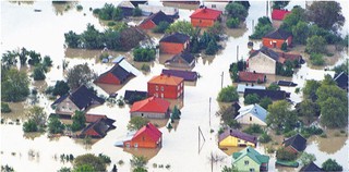 Pomoc dla powodzian tonie w informacyjnym chaosie