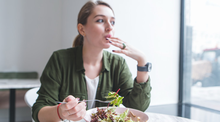 A saláták összetevőinek is lehet magas a cukor-vagy a zsírtartalma/ Fotó: Shutterstock