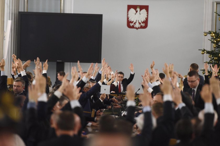 Znamy stenogramy z posiedzenia na Sali Kolumnowej