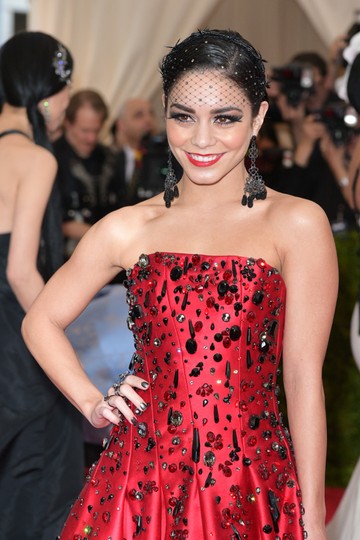 Vanessa Hudgens meglepő hajhálóban.