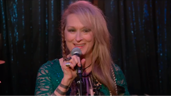 66-letnia Meryl Streep śpiewa hit Lady Gagi. Daje radę?