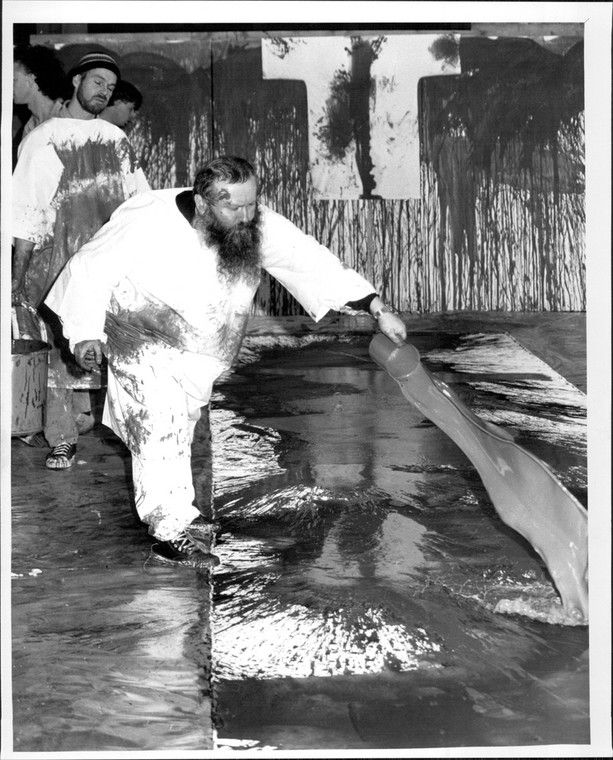 Hermann Nitsch malujący krwią (1988)