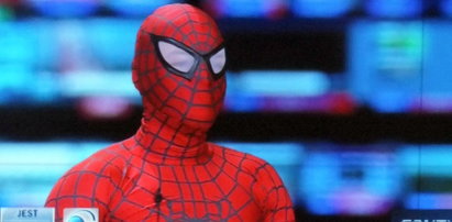 Spiderman wpadł do studia TVN24! Zobacz jego wyczyny!