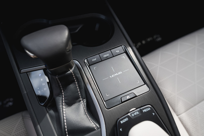 Lexus UX zwinny, cichy i bardzo wygodny TEST