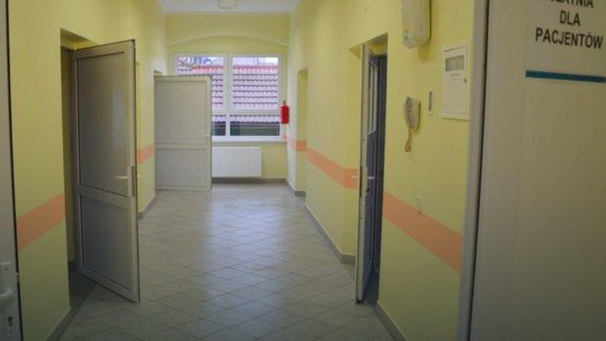 Od tego miesiąca szpital w Krośnie Odrz. nie przyjmuje chorych, a pacjenci, jak dowiedział się Onet, zostali już przewiezieni do innych placówek. To wynik wieloletnich kłopotów finansowych lecznicy. Szpital borykał się ostatnio z brakiem odpowiedniej kadry. Odchodzili z niego lekarze i pielęgniarki niepewni swojej przyszłości.