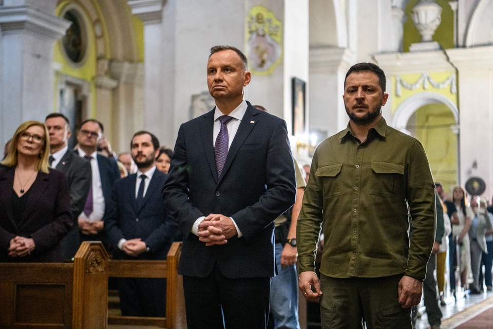 Andrzej Duda i Wołodymyr Zełenski w katedrze św. Apostołów Piotra i Pawła w Łucku