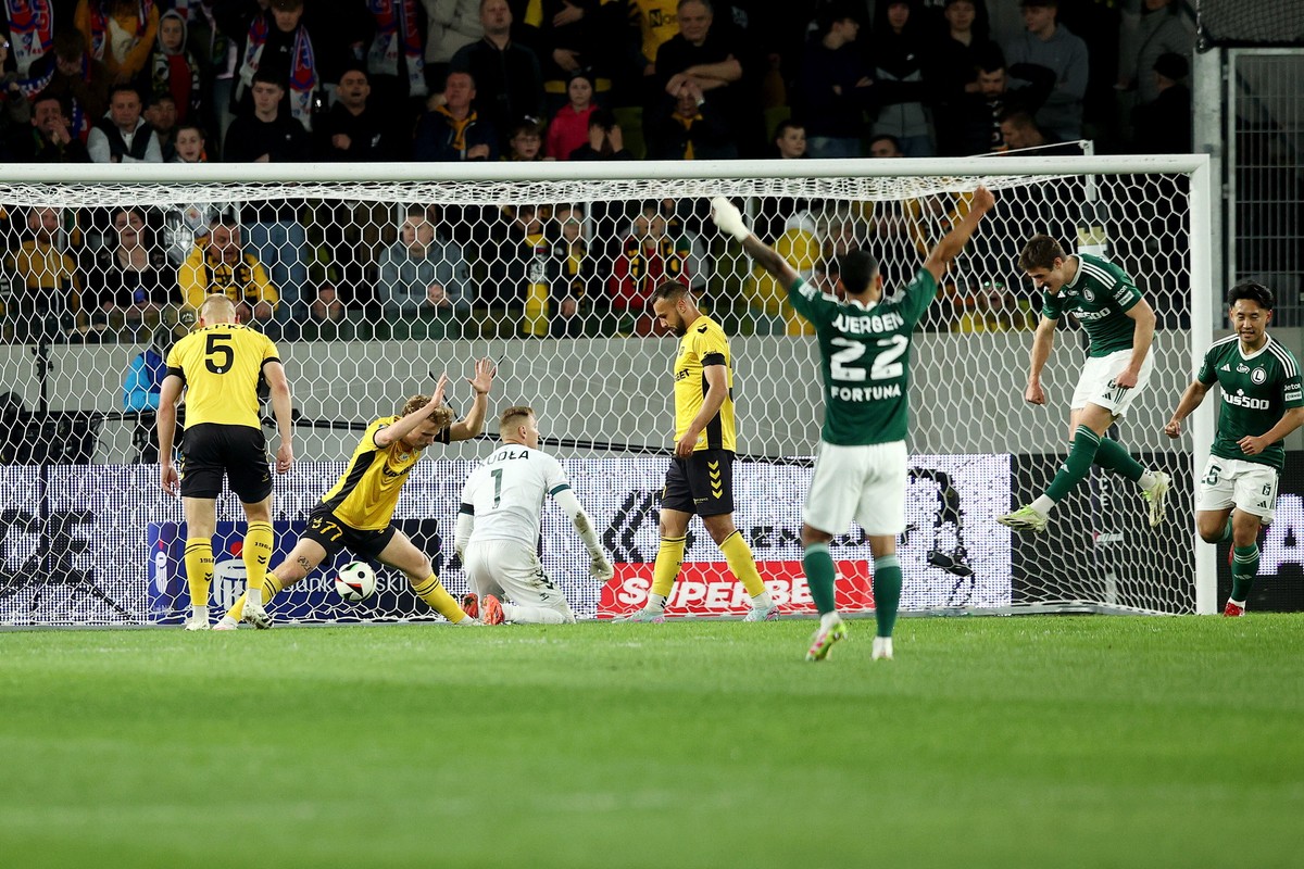 Legia w trzy minuty strzeliła dwa gole. Szkurin wreszcie trafił do siatki