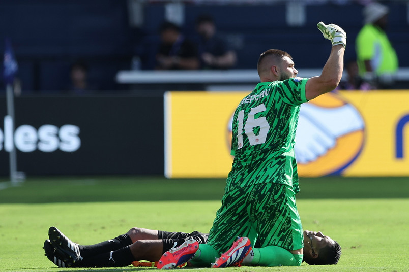 Dramatyczne chwile na Copa America. Sędzia zasłabł na boisku, ratował go bramkarz