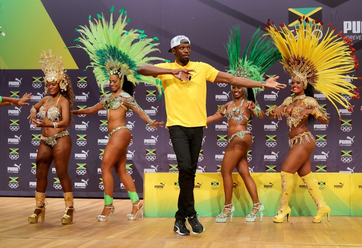 Usain Bolt w Rio de Janeiro tańczył sambę z pięknymi tancerkami