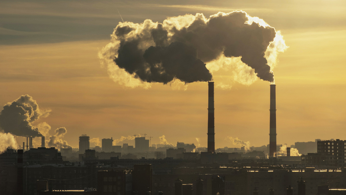 Zarząd woj. łódzkiego przyjął projekt uchwały antysmogowej. Nowe przepisy mają ograniczyć zanieczyszczenie powietrza w regionie m.in. poprzez eliminowanie paliw niskiej jakości i dostosowanie instalacji cieplnych do wymogów niskoemisyjności.