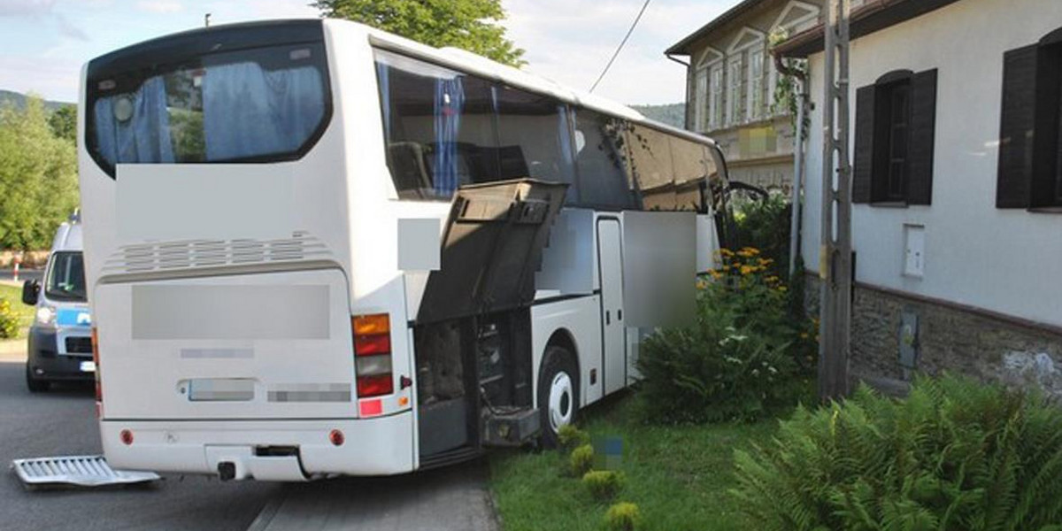 Tragiczny wypadek w Dukli. Autokar rozjechał szofera