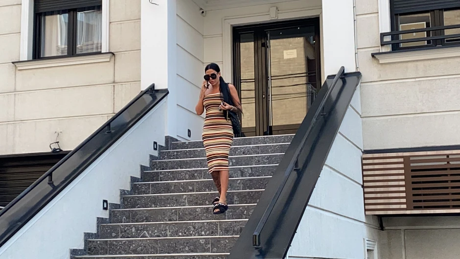 Tijana Ajfon nakon što su joj zapalili automobil