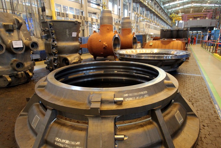 Grupa kapitałowa PGE jest liderem sektora z ok. 40-proc. udziałem w rynku wytwarzania konwencjonalnego, 30-proc. w sprzedaży dla klientów końcowych (5,2 mln odbiorców indywidualnych i biznesowych) oraz ok. 12-proc. w OZE. Spółka jest notowana na GPW od 2009 r. 
<br><br> fot. (cat) PAP/Tomasz Waszczuk