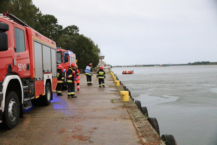 Tragedia w Świnoujściu. Samochód wpadł do kanału. Nie żyją dwie osoby