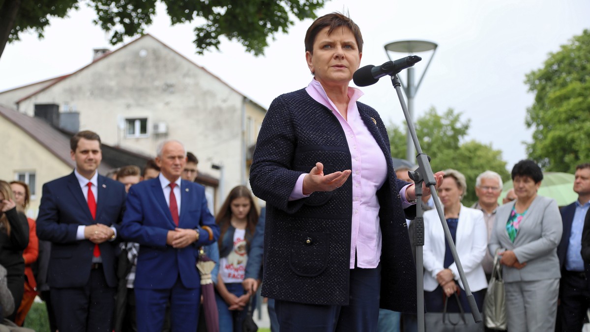 Andrzej Halicki, szef delegacji Platformy Obywatelskiej w Parlamencie Europejskim oświadczył, że jego partia "jest zasmucona" tym, że Beata Szydło nie została wybrana na przewodniczącą komisji zatrudnienia i spraw socjalnych. Jak podkreślił, przedstawiciel PO głosował na Szydło.